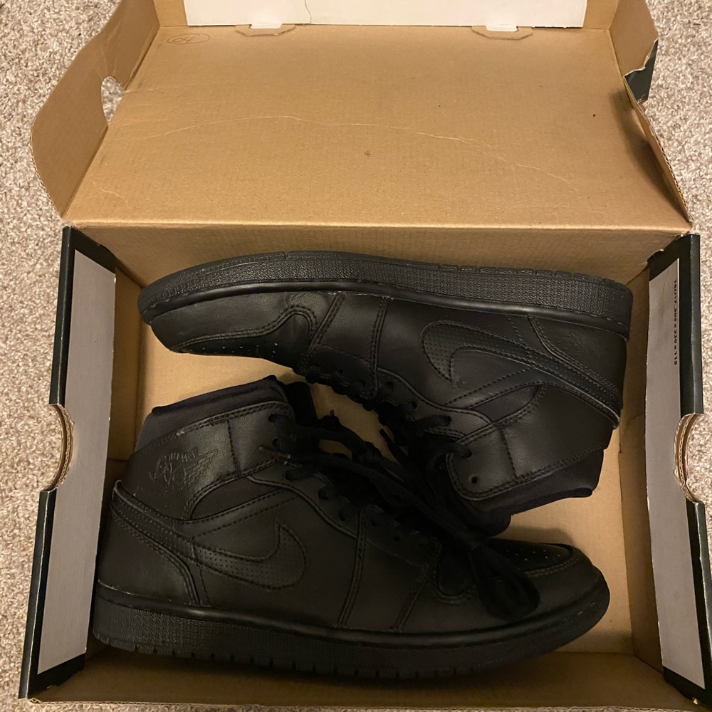 AIR JORDAN 1 Mid black size:8 hbu for details and offers